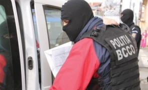 Jaful-jafului într-un cartier din București: Traficant de droguri tâlhărit în timp ce ridica un colet cu cocaină!