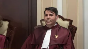 Judecătorul Geani boicotează ședințele CCR cu un interes direct să nu treacă reforma pensiilor magistraților: Soției lui judecătoare i s-ar tăia pensia