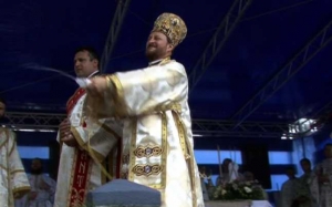 Justiţia română a băgat la sertar probele video ale abuzurilor sexuale comise de fostul episcop Corneliu Bârlădeanu asupra elevilor