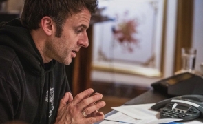 La ce i-a folosit? Macron a vorbit la telefon cu Putin peste 100 de ore de la începutul anului!