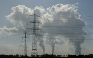 Legătura între Covid şi poluare. Cercetători: Nu poate fi exclusă posibilitatea ca virusul să fie captat de PM2.5 cu o reducere ulterioară a infecțiozității și răspândirii