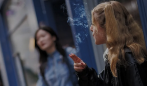 Lege pentru interzicerea completă a fumatului pentru cei născuți după 2009 în Marea Britanie VIDEO