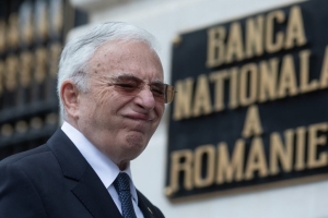 Lui Isărescu îi miroase urât austeritatea lui Bolojan - Inflaţia va fi de 9,7% din septembrie: