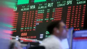 Lumea se apropie de un moment critic. Trei riscuri majore pun presiune pe piețele financiare
