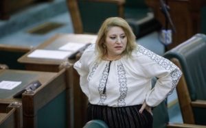 Măcel între Şoşoacă şi Rafila.
