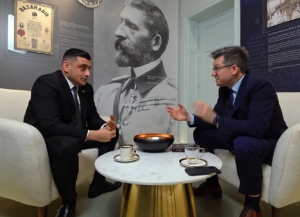 Mai penibil nu se poate: Mihail Neamțu a intrat sub pseudonim în emisiune pentru a-l linguși pe șeful George Simion