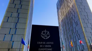 Mai presus de Constituție: ÎCCJ cere CCR să sesizeze Curtea de Justiție a UE în problema pensiilor magistraților
