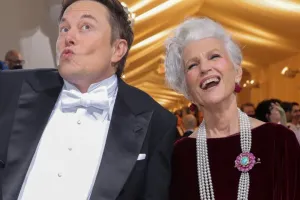 Mama lui Elon Musk, dezvăluiri despre miliardar: Era un geniu încă de la 3 ani. A fost hărţuit de colegii săi de şcoală

