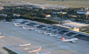 Marii oligarhi ucrainieni fug din țară: chartere private au plecat în fiecare minut de la Kiev