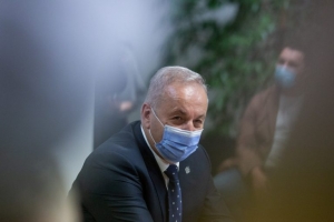 Ministrul Apărării Dîncu e desființat de Europa Liberă: