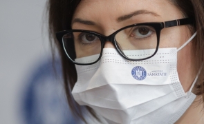 Ministrul Sănătății vrea să-i constrângă pe medicii care nu se vaccinează: Teste obligatorii pe cheltuiala cadrelor medicale!
