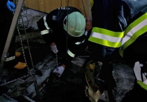 Misiune contracronometru, în această noapte: Adolescentă salvată dintr-o fântână adâncă de peste patru metri