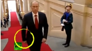 Motivul de neînchipuit pentru care Vladimir Putin merge mereu cu mâna dreapta lipită de corp