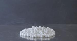 Nanotehnologie: Cercetătorii au creat o baterie care poate fi înghițită și se dizolvă în organism ca sa alimenteze dispozitive medicale minuscule