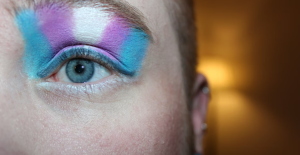 Nebunie la Universitatea din București: un bărbat vrea să se cazeze în căminul fetelor pe motiv că e „trans