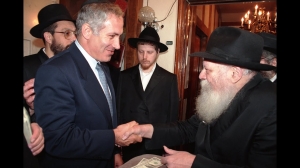 Netanyahu e bântuit de profeția mesiaică a Rabinului mișcării Chabad. Bibi e cuprins de misiunea sa războinică așa cum a fost anunțată acum 40 de ani VIDEO
