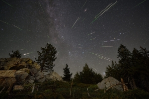 Noaptea 'stelelor căzătoare': Perseidele oferă un spectacol astronomic spectaculos pe cerul României