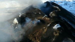Nor de cenușă în Sicilia. Vulcanul Etna erupe din nou. Zborurile de pe aeroportul Catania sunt oprite
