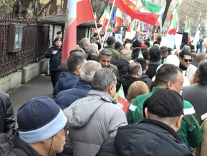 Nou protest la Ambasada Iranului. Iranienii din România sunt solidari cu populația iraniană asuprită
