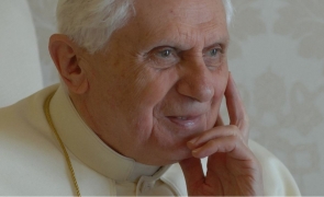 O carte postumă a lui Benedict al XVI-lea aruncă în aer catolicismul mondial: Se dorește un catolicism nou. În seminarii există cluburi gay
