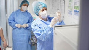 O eroare a unui angajat de la Ministerul Sănătății a bulversat spitalele. El a trimis o somație greșită privind vaccinarea