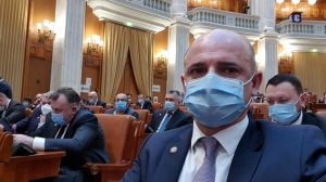 O firmă condusă de liberali a câștigat 15 contracte de 1,4 milioane de lei în 10 zile. Societatea are zero activitate de 10 ani