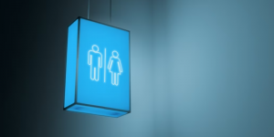 O mamă din SUA ia măsuri după ce fiica ar fi fost atacată de un elev transgender în baia fetelor de la școală