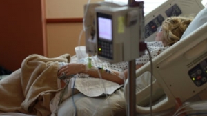 O mamă s-a stins în mod inexplicabil la scurt timp după decesul fiului ei. Medicii caută răspunsuri pentru moartea celor doi