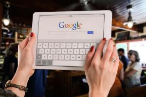 O nouă fiță bântuie pe Google: Cum îți poți face profil personal pe motorul de căutare