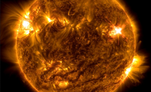 O puternică explozie solară de puterea G1 se îndreaptă spre Pământ. Alertă de furtună geomagnetică!
