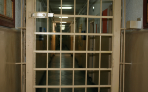 Odiosul caz al criminalului care l-a trimis la inchisoare pe viata pe colegul de celula. A devenit victima in penitenciar la scurt timp dupa ce a injunghiat un barbat