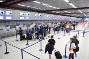 OMS nu recomanda pasapoartele de vaccinare si avertizeaza aeroporturile sa nu ceara calatorilor certificate de imunizare impotriva COVID-19