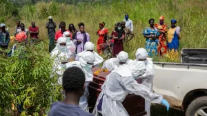 OMS trage un semnal de alarmă: Epidemia de Ebola se intensifică într-un ritm 'excepţional'
