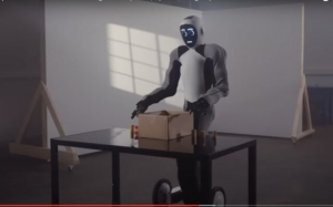 ONU: Vehicule robotizate echipate cu inteligenţă artificială ar putea livra ajutoare umanitare, de anul viitor