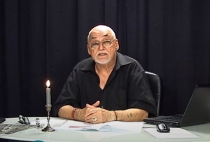 Parapsiholog de 82 de ani condamnat cu executare. Cum a șantajat o femeie pe care a fotografiat-o dezbrăcată pentru a-i descoperi