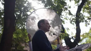 Pare că s-au înțeles: Luca Niculescu merge pe ideea lui Sorin Grindeanu și propune un pact pe șase luni
