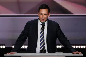 Peter Thiel este foarte interesat de sângele tinerilor. Investitorul nonconformist consideră că transfuziile ar putea fi cheia visului său de a trăi veșnic! VIDEO