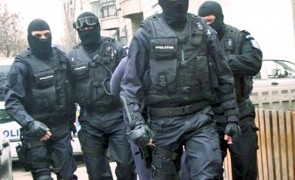 Poliția dă detalii despre descinderile la Clanul Duduianu: Pornografie infantilă, agresiune sexuală asupra unui copil de numai trei ani