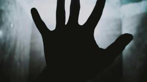 Premierul care s-a mutat într-o casă considerată bântuită de fantomele soldaților
