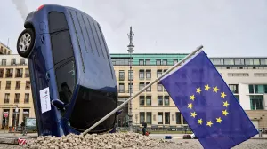 Pretul platit de Europa pentru eliminarea motoarelor termice: 726.000 de angajaţi vor fi concediați şi aproape 100.000.000.000 de euro va pierde industria auto
