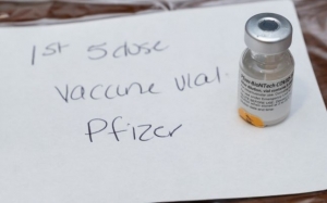 Prima doză de vaccin anti-COVID din SUA a devenit piesă de muzeu