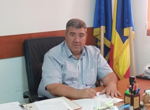Primarul din Ștefăneștii de Jos (Ilfov) și alte trei persoane, acuzate că ar fi violat o fată care avea 12 ani. Ea a rămas însărcinată și a născut la 13 ani