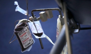Primul centru mondial de transfuzie pentru persoanele nevaccinate oferă 1.000 de dolari pentru sânge necontaminat de serurile mARN