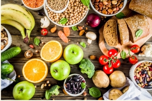 Răspunsul la eterna intre bare: proteinele sau carbohidrații? Cercetătorii au stabilit ce grupă de alimente prelungește viața sănătoasă