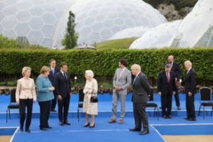 Regina Elisabeta a II-a la fotografia de grup de la summitul G7: 