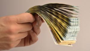 România, țară experiment pentru criza globală: Românii vor sărăci si-si vor pierde economiile, vor trai din ajutoare sociale si concedii fortate fără plată