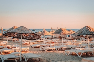 Românii nu dau Bulgaria și Grecia pe litoralul românesc chiar dacă prețurile au crescut. 