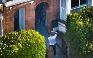 Românul care a dat foc casei premierului Marii Britanii: A fost prins și este judecat la Londra