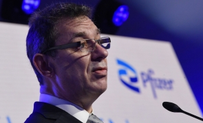 S-a răsucit și Bourla: Șeful Pfizer spune că actualul val al pandemiei ar trebui să fie ultimul cu restricții: