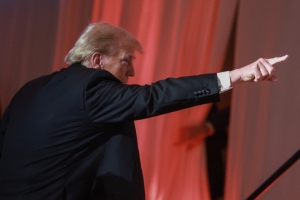 S-au descoperit legături cu iz penal între Donald Trump și o platformă care finanțează Hamas sau Hezbollah
